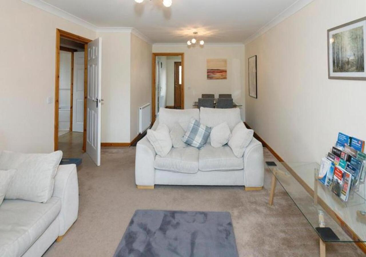 Ferienhaus Modern 2 Bedroom Semi Detached House With Own Private Driveway