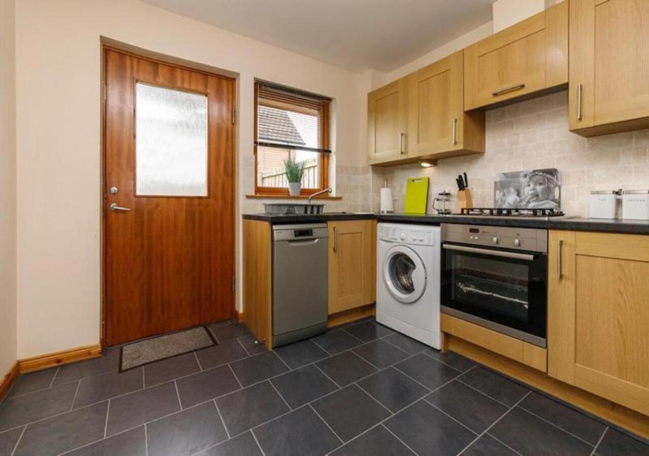 Ferienhaus Modern 2 Bedroom Semi Detached House With Own Private Driveway *