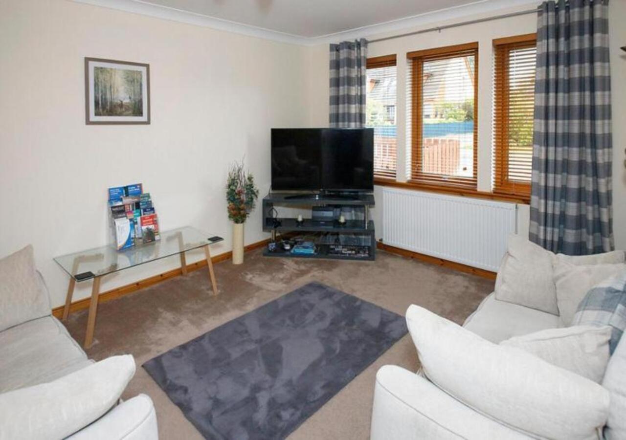 Ferienhaus Modern 2 Bedroom Semi Detached House With Own Private Driveway